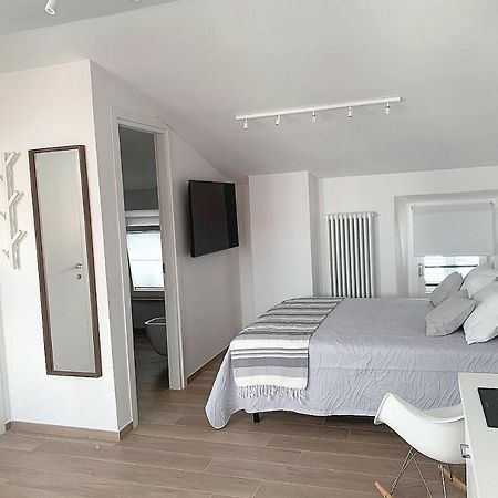 Vicolo 923 Hotel San Benedetto del Tronto Bagian luar foto