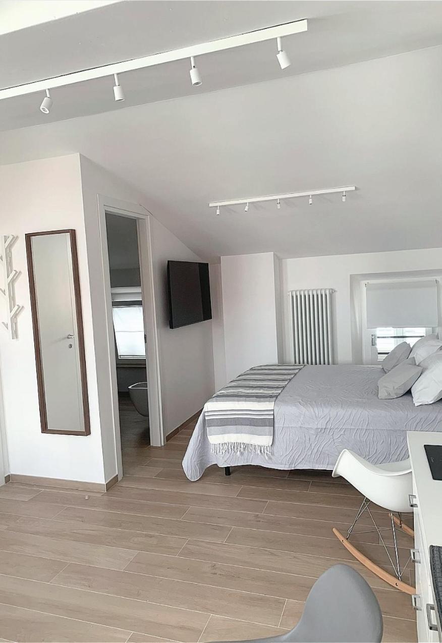Vicolo 923 Hotel San Benedetto del Tronto Bagian luar foto