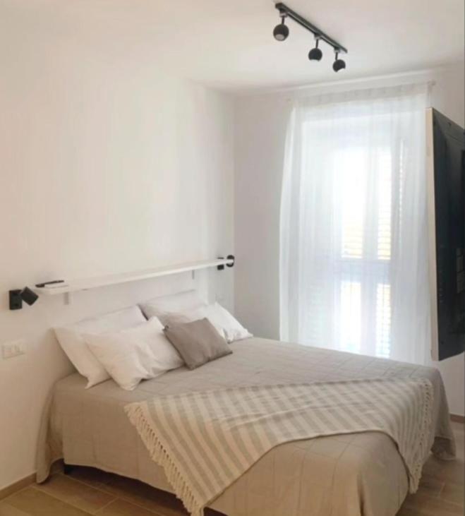 Vicolo 923 Hotel San Benedetto del Tronto Bagian luar foto